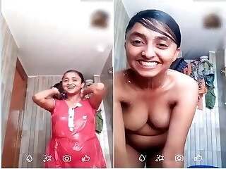 Exclusive Sexy Girl Solo Bathing On Video Cal
