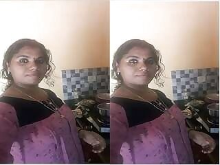 Mallu Bhabhi Shows Her Boobs And Pussy On Video Call