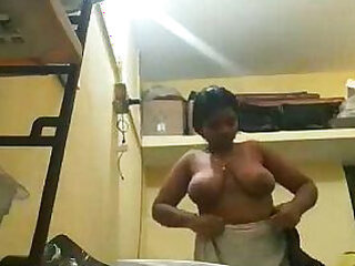 Tamil bhabhi wearing black bra after shower to cover pappaya Breasts